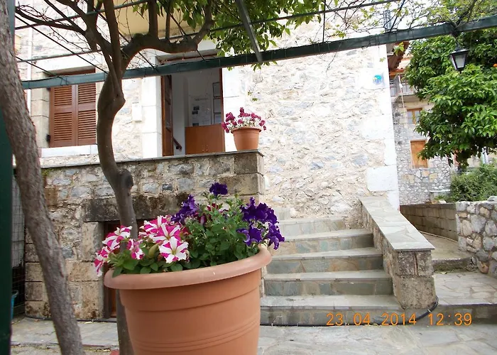 Skardamoula\'S Studios And Apartments, 2
