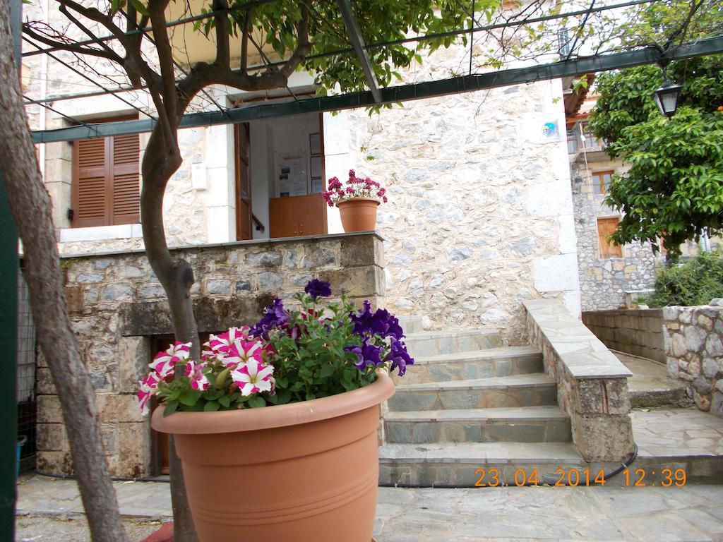 Skardamoula's And Apartments, 2 *